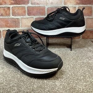 Gannou womens Waking shoes sneakers size 7.5